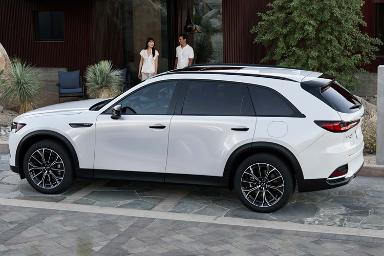 Có thể CX-70 sẽ có mức giá dao động từ 38.000 (tương đương 927 triệu đồng) đến 57.000 (tương đương 1,3 tỷ đồng). Mazda CX-70 2025 sẽ có mặt tại các đại lý cuối năm nay.