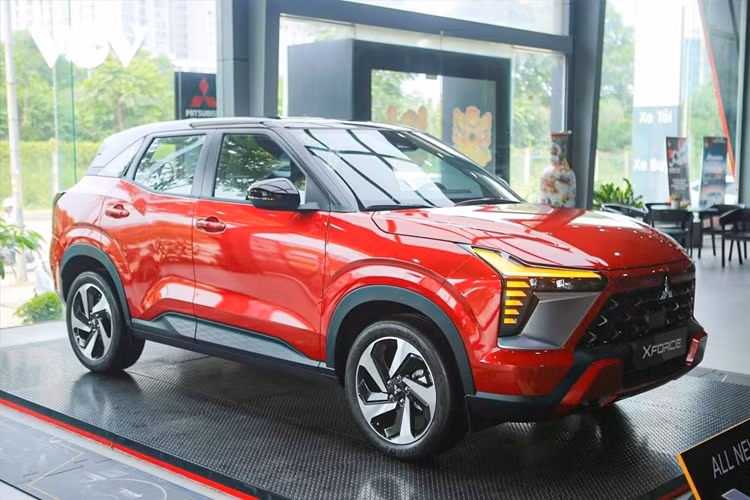 Tính đến hết tháng 10/2024, Mitsubishi Xforce ghi nhận doanh số tích lũy lên tới hơn 10.000 chiếc chỉ trong 8 tháng mở bán tại Việt Nam. Thời gian qua, Mitsubishi Xforce liên tục nằm trong Top 10 xe bán chạy của tháng và là mẫu xe bán chạy nhất phân khúc B-SUV trong 8 tháng liên tiếp, từ tháng 3 đến tháng 10/2024.