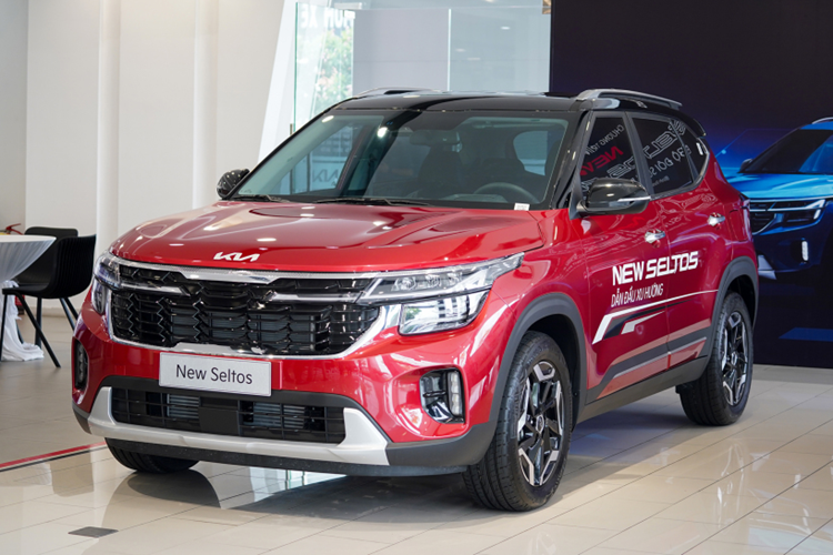 Theo các chuyên gia, sự thành công của Kia Seltos đến từ nhiều yếu tố như thiết kế nội, ngoại thất bắt mắt, trẻ trung, các trang bị đi kèm đa dạng và mức giá bán hợp lý.
