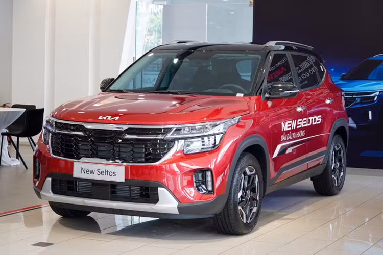 Theo các chuyên gia, sự thành công của Kia Seltos đến từ nhiều yếu tố như thiết kế nội, ngoại thất bắt mắt, trẻ trung, các trang bị đi kèm đa dạng và mức giá bán hợp lý.