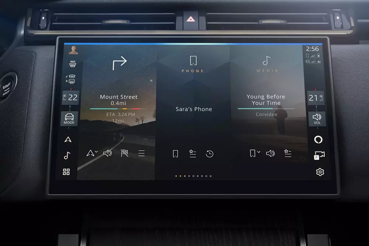 Điểm nhấn của nội thất nằm ở hệ thống thông tin giải trí Pivi Pro với màn hình nổi trung tâm cong 11,4 inch, tích hợp vào bảng điều khiển trung tâm, cho phép điều khiển các chức năng chính của xe một cách trực quan. Thiết kế này giúp giảm thiểu sự mất tập trung và phản xạ ánh sáng, cũng như cải thiện trải nghiệm lái xe.