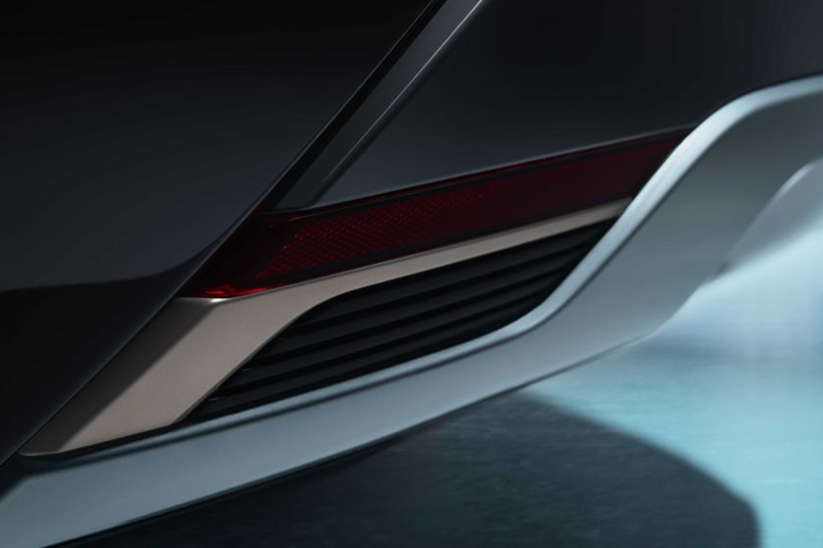 Động cơ P400e cho công suất tổng cộng 404 mã lực và mô-men xoắn cực đại 640 Nm. Nhờ đó, xe có thể tăng tốc từ 0-100 km/h trong 5,4 giây và đạt tốc độ tối đa 209 km/h.