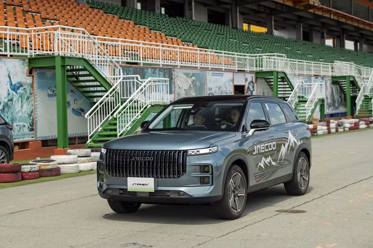 Đặc biệt, các mẫu xe động cơ xăng sẽ được áp dụng chế độ bảo hành động cơ lên tới 10 năm hoặc 1 triệu km, cùng chính sách bảo hành xe 6 năm hoặc 160.000 km. Sau Omoda C5 sẽ đến lượt mẫu xe Jaecoo J7 được giới thiệu đến người tiêu dùng Việt Nam trong năm 2024.