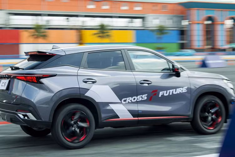 Để mang đến trải nghiệm dịch vụ tốt nhất cho khách hàng, Omoda &amp; Jaecoo sẽ triển khai hệ thống đại lý 3S đạt tiêu chuẩn quốc tế trên toàn quốc, với mục tiêu khai trương 20 đại lý trong năm nay.