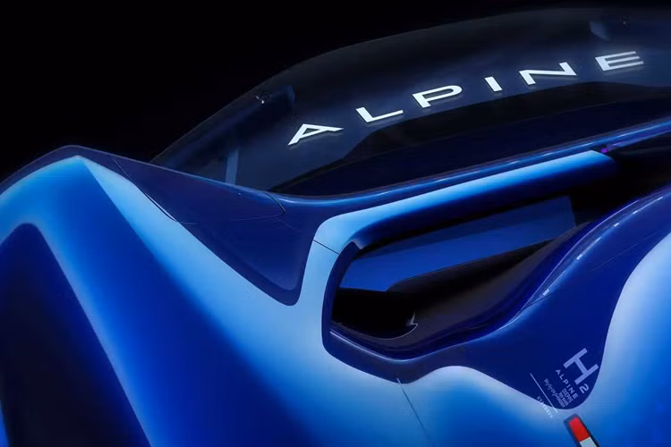 Điều này cũng cho thấy rằng việc Alpine rất chú trọng trong việc tạo ra những chiếc xe thể thao phù hợp có thể tranh tài tại các giải đua với những chiếc xe tốt hàng đầu. Theo Alpine, vào tháng 5, thương hiệu sẽ giới thiệu mẫu xe với một một thiết kế hoàn toàn mới.