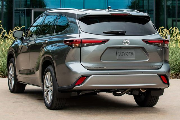 Khách hàng cũng có thể lựa chọn hệ truyền động hybrid, bao gồm động cơ 2.5L 4 xi-lanh đi kèm mô tơ điện và pin, cho tổng công suất 243 mã lực. Mức giá xe Toyota Highlander 25th Edition khởi điểm là 39.520 USD (tương đương 971 triệu đồng) có mặt tại Mỹ vào tháng 11/2024 này .