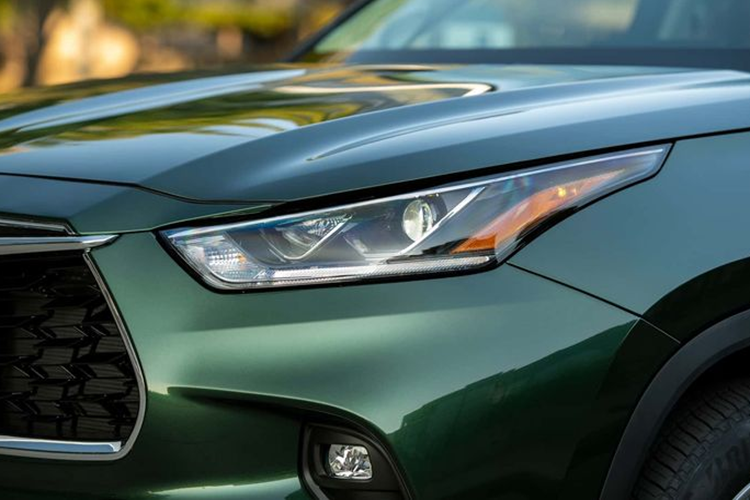 Để kỷ niệm 25 ngày ra mắt, Toyota vừa phát hành một phiên bản Highlander đặc biệt, sản xuất với số lượng giới hạn chỉ 2.500 chiếc. Phiên bản này có tên là Toyota Highlander 25th Edition mới, được phát triển dựa trên bản Highlander Hybrid Limited AWD.