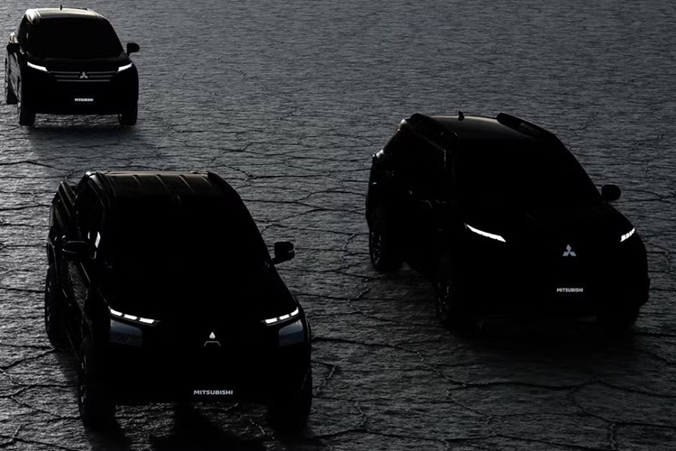 Gần đây, Mitsubishi cũng đã công bố một hình ảnh giới thiệu về dòng sản phẩm tương lai của mình. Hình ảnh cho thấy chính xác số lượng xe mà hãng sẽ cung cấp, chúng bao gồm cả các mẫu xe Mitsubishi hoàn toàn mới và những mẫu xe được cập nhật.