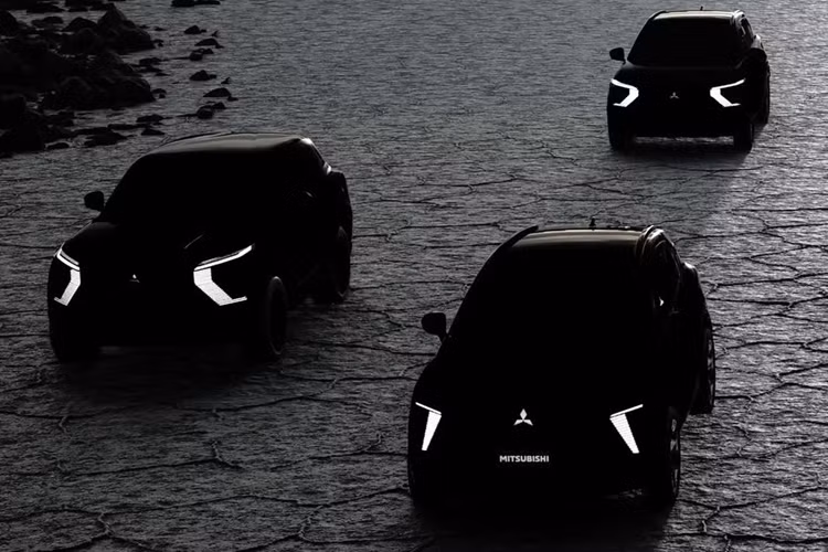 Bên cạnh chiếc xe bán tải là một mẫu SUV khác, chưa rõ tên, và chiếc SUV phía sau có vẻ giống Outlander, có thể là bản nâng cấp (facelift). Vào tháng trước, Mitsubishi cũng tung ra đoạn clip giới thiệu về dòng sản phẩm tương lai của hãng tại thị trường Bắc Mỹ với chiên dịch mang tên "Momentum 2030".