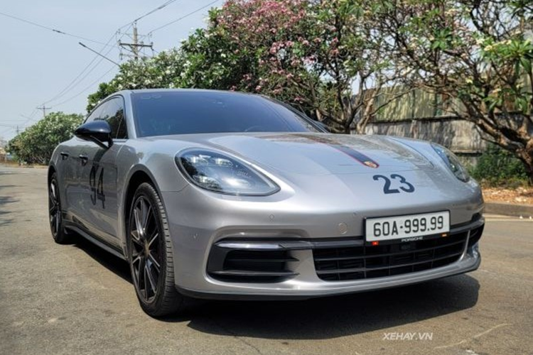 Ở thời điểm mua mới năm 2018, Porsche Panamera Turbo S đời 2018 có giá lăn bánh lên đến 7 tỷ đồng. Đến nay, trên thị trường xe cũ đang rao bán những chiếc tương tự với giá loanh quanh ở mức 3 - 4 tỷ đồng.