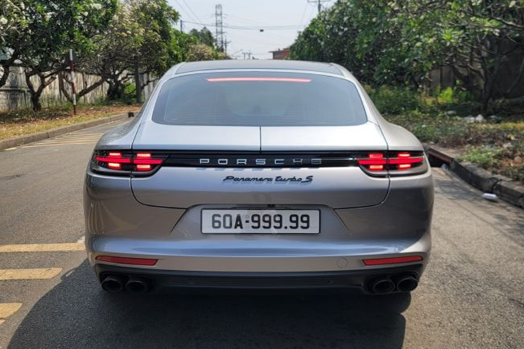 Chiếc xe Porsche Panamera Turbo S biển ngũ 9 này có khả năng tăng tốc từ 0 - 100 km/h trong 5,7 giây, tốc độ tối đa 264 km/h. Mức tiêu hao nhiên liệu trung bình ở mức 7,5 lít/km.