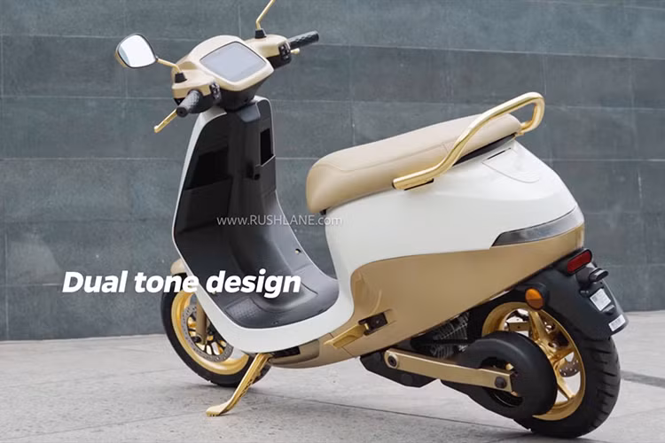 Với doanh số khủng lần này, Ola hiện là hãng xe máy điện bán chạy nhất tại Ấn Độ. So với bản tiêu chuẩn, mẫu xe ga S1 Pro Sona Edition sở hữu thiết kế sang trọng và ấn tượng hơn.