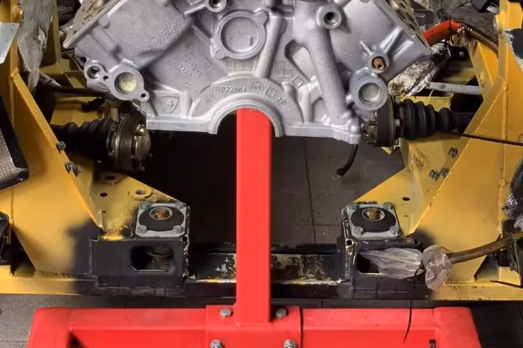 Chiếc siêu xe Lamborghini Gallardo bổ máy này thuộc sở hữu của 1 doanh nhân bất động sản, anh khá kín tiếng và thuộc nhóm chơi siêu xe đời đầu với Cường "Đô-la". Chiếc xe Lamborghini Gallardo này được anh săn lùng khá kín tiếng.