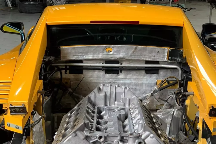 Trong 17 năm qua, chỉ có khoảng 3 chiếc siêu xe Lamborghini Gallardo đời đầu được nhập về, 1 xe tai nạn không thể sửa chữa, và chỉ có 2 chiếc là hay bị bắt gặp.