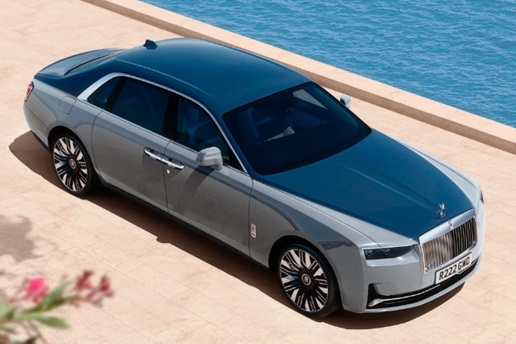 Nằm dưới nắp capo của Rolls-Royce Ghost Series II vẫn là khối động cơ V12 twin-turbo 6.75L, công suất 571 mã lực và mô-men xoắn 850 Nm. Đi kèm với động cơ này là hộp số 8 cấp tự động của ZF và hệ dẫn động 4 bánh toàn thời gian. Xe vẫn sử dụng hệ thống treo Planar như bản tiền nhiệm.