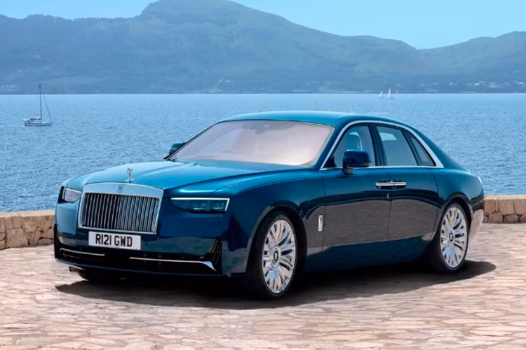 Theo đó, mẫu xe siêu sang Rolls-Royce Ghost Series II 2025 mới vẫn được bán ra với 3 phiên bản: Ghost Series II, Ghost Extended Series II và Black Badge Ghost Series II.