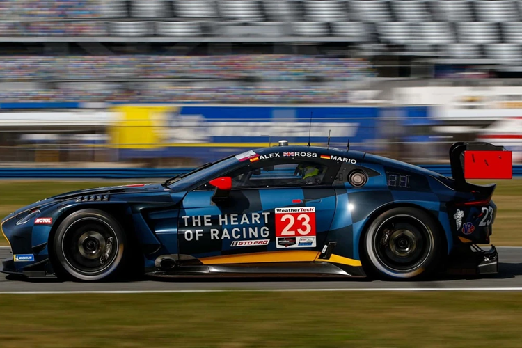 Rất có thể Aston Martin Vantage 2024 thế hệ mới vẫn sẽ được trang bị động cơ V8 twin-turbo dung tích 4.0L. Trên DB12, khối động cơ này cho công suất tối đa lên đến 680 mã lực.