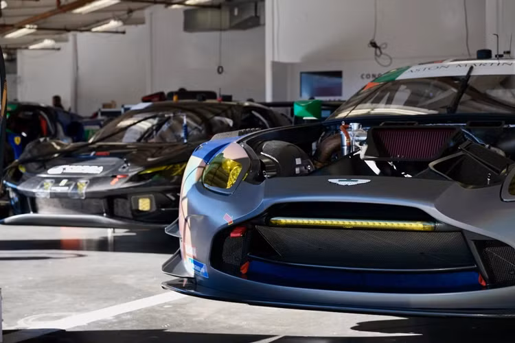 Mặc dù chưa chính thức ra mắt , siêu xe Aston Martin Vantage GT3 2024 đã giành được vị trí thứ 4 trên bảng xếp hạng, sau mẫu Ferrari 296 GT3, Porsche 911 GT3 và BMW M4 GT3.