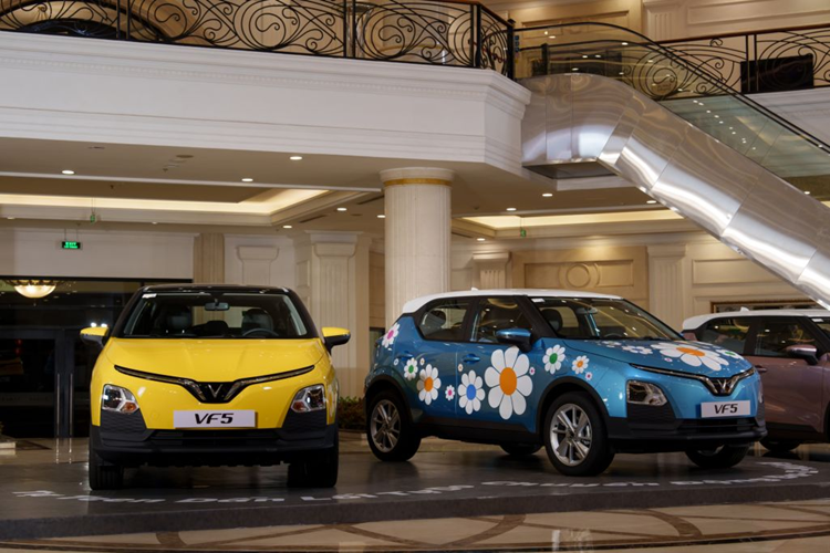 Khách hàng chỉ cần đặt trước 15 triệu đồng để hưởng những ưu đãi này. Đây là cọc không hoàn/huỷ và không chuyển nhượng cho người khác (trừ người thân). Bên cạnh đó, khách hàng cũng không được đổi màu sơn đã chọn theo hợp đồng đặt cọc.