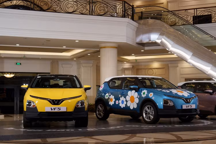 Khách hàng chỉ cần đặt trước 15 triệu đồng để hưởng những ưu đãi này. Đây là cọc không hoàn/huỷ và không chuyển nhượng cho người khác (trừ người thân). Bên cạnh đó, khách hàng cũng không được đổi màu sơn đã chọn theo hợp đồng đặt cọc.