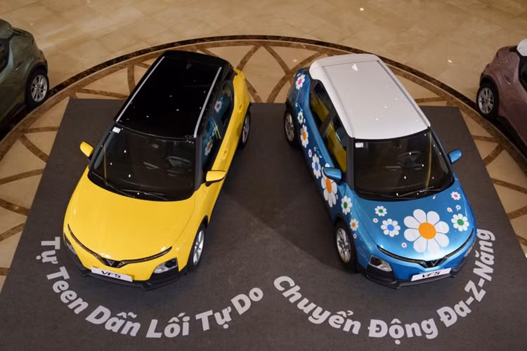 VF5 Plus hiện là mẫu SUV cỡ A được ưa chuộng nhất tại thị trường Việt Nam, chiếm gần một nửa thị phần của cả phân khúc trong Quý I/2024. Ưu điểm nổi bật của VF5 Plus là thiết kế nhỏ gọn, thời trang, vận hành linh hoạt trong đô thị và chi phí vận hành tối ưu vượt trội so với các xe xăng cùng phân khúc.