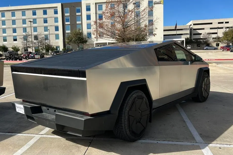 Ở bản cao cấp nhất là Cyberbeast, chiếc xe bán tải điện Tesla Cybertruck 2024 có công suất tối đa 845 mã lực và thời gian tăng tốc từ 0-96 km/h chỉ 2,6 giây. Vận tốc tối đa của xe tăng lên 209 km/h trong khi phạm vi di chuyển giảm xuống còn 515 km.