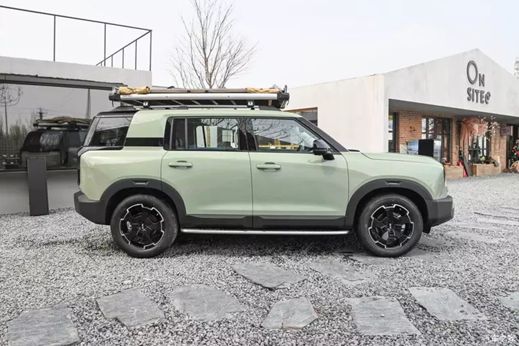 Trong khi các phiên bản HEV (truyền động hạt nhân ma thuật) sử dụng cùng một động cơ, nó cung cấp công suất tối đa 116 mã lực và mô-men xoắn 235 Nm.