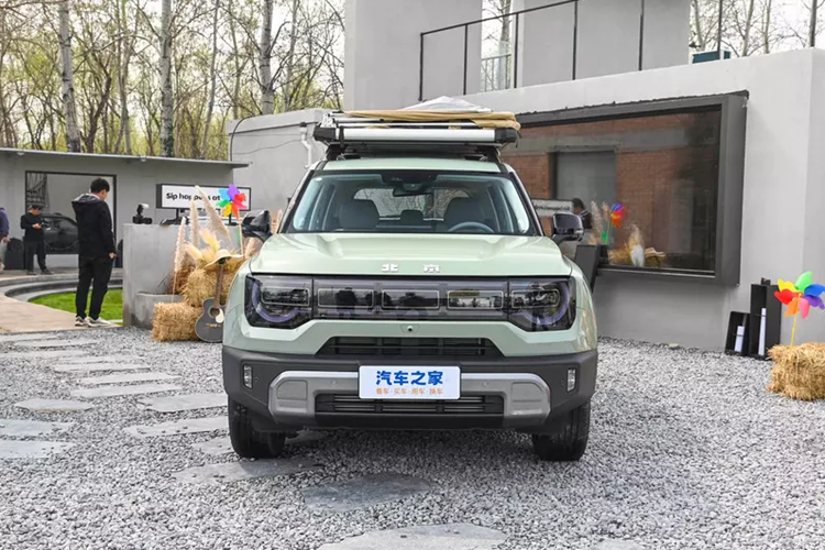 Mức giá xe Beijing BJ30 2024 dao động từ 99.900 đến 136.900 nhân dân tệ (13.800 – 18.900 USD - tương đương 325 triệu đồng đến 446 triệu đồng), rẻ hơn giá bán trước đó được công bố là từ 119.900 nhân dân tệ cho đến 156.900 nhân dân tệ, tương đương 392 triệu đồng đến 513 triệu đồng.