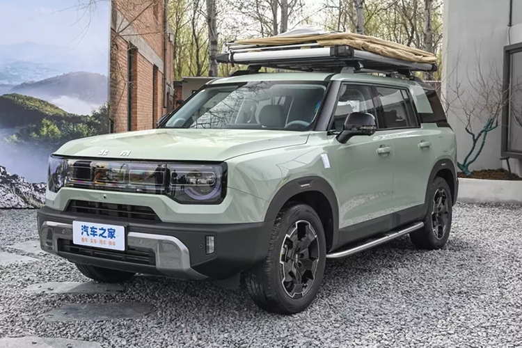 BAIC đã chính thức ra mắt Beijing BJ30 2024 mới, xe sử dụng cấu trúc thân xe chịu lực, nó được định vị là một chiếc xe địa hình hạng nhẹ và có cả phiên bản 2WD và 4WD. Xe sử dụng động cơ hybrid, tăng khả năng tiết kiệm nhiên liệu.