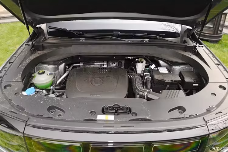 Kích thước lần lượt là 4730, 1910 và 1790 mm (l/w/h) và chiều dài cơ sở là 2820 mm. Trong khi đó góc tiếp cận là 25° trong khi khởi hành là 30° và khoảng sáng gầm xe tối đa là 215 mm. Các mẫu xe có thông số kỹ thuật cao hơn có bánh xe 19 inch trong khi Air và Pro có bánh xe 18 inch.