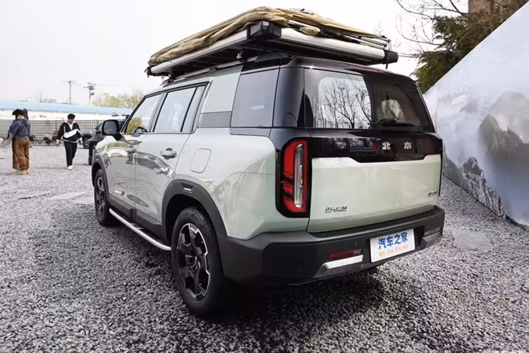 Sau đó là một động cơ điện gắn phía trước với công suất 130 kW và mô-men xoắn 315 Nm và trong trường hợp phiên bản 4WD (Magic Nuclear Drive Advanced) có thêm một động cơ điện gắn phía sau 55 kW với mô-men xoắn cực đại 135 Nm.