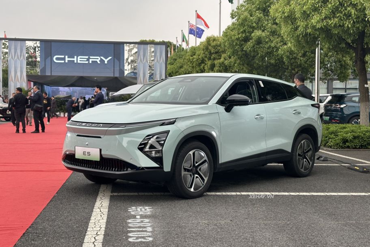 Theo nhiều nguồn tin, xe sẽ chính thức được đưa về nước vào quý III năm nay. Khi ra mắt tại Việt Nam, Omoda E5 2024 mới sẽ là đối thủ cạnh tranh trực tiếp với VinFast VF 6 trong phân khúc xe điện.