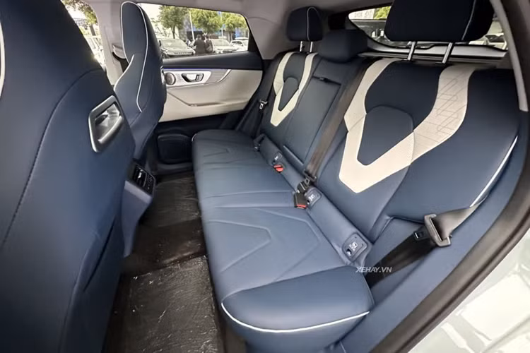 Cung cấp sức mạnh cho Omoda E5 là mô-tơ điện cho công suất tối đa 204 mã lực và mô-men xoắn cực đại 340 Nm cho phép xe có thể tăng tốc từ 0-100 km/h trong 7,2 giây trước khi đạt vận tốc tối đa 172 km/h.