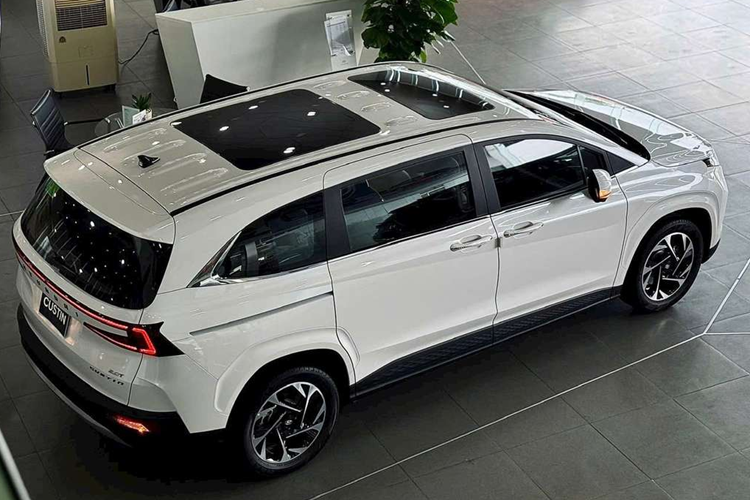 Túi khí 4/6; Cảnh báo va chạm điểm mù; Phòng tránh va chạm khi lùi xe; Phòng tránh va chạm phía trước; Cảnh báo người ngồi hàng ghế sau; Hỗ trợ giữ làn đường; Đèn pha tự động thích ứng; Cảnh báo mất lái tập trung.