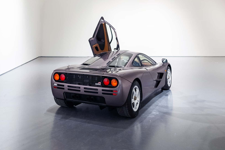 Vào thời điểm được bán thông qua Gooding &amp; Company vào năm 2021, ODO của chiếc F1 này đã chạy được 387 km và cũng chính tại sự kiện này, chiếc McLaren F1 với số khung 029 đã trở thành một trong những chiếc xe đắt nhất được bán ra trong năm đó và là chiếc xe đắt nhất từng được bán qua công ty Gooding &amp; Company trong tuần lễ xe hơi.