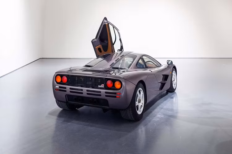 Vào thời điểm được bán thông qua Gooding &amp; Company vào năm 2021, ODO của chiếc F1 này đã chạy được 387 km và cũng chính tại sự kiện này, chiếc McLaren F1 với số khung 029 đã trở thành một trong những chiếc xe đắt nhất được bán ra trong năm đó và là chiếc xe đắt nhất từng được bán qua công ty Gooding &amp; Company trong tuần lễ xe hơi.