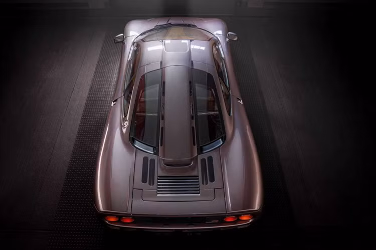 Chiếc xe sẽ được đưa lên sàn đấu giá trong thời gian tới và dự kiến giá xe McLaren F1 này sẽ được bán ở mức khoảng trên 20 triệu USD thông qua nền tảng trực tuyến.