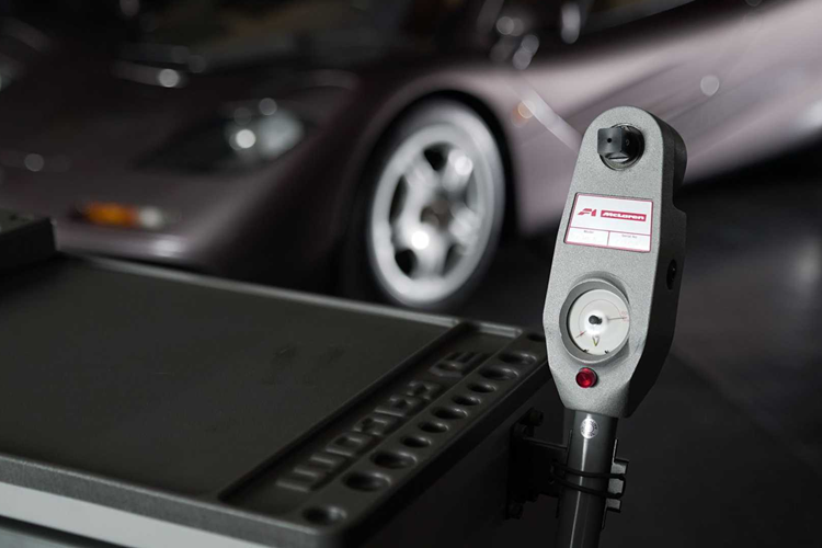 Sau đó, chiếc xe này từng được chuyển đến tay một người chơi xe tại Mỹ và người này cũng hiếm khi lái chiếc F1 ra ngoài.