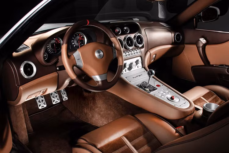 Với những nâng cấp này, chiếc xe Veloce12 mất 4,4 giây để có thể tăng tốc từ 0 – 100 km/h. Tốc độ tối đa của xe có thể đạt mức 320 km/h. Xe được trang bị bộ mâm độ với thiết kế tinh xảo kết hợp với hệ thống phanh Brembo hiệu suất cao, giúp xe có lực phanh tốt hơn.