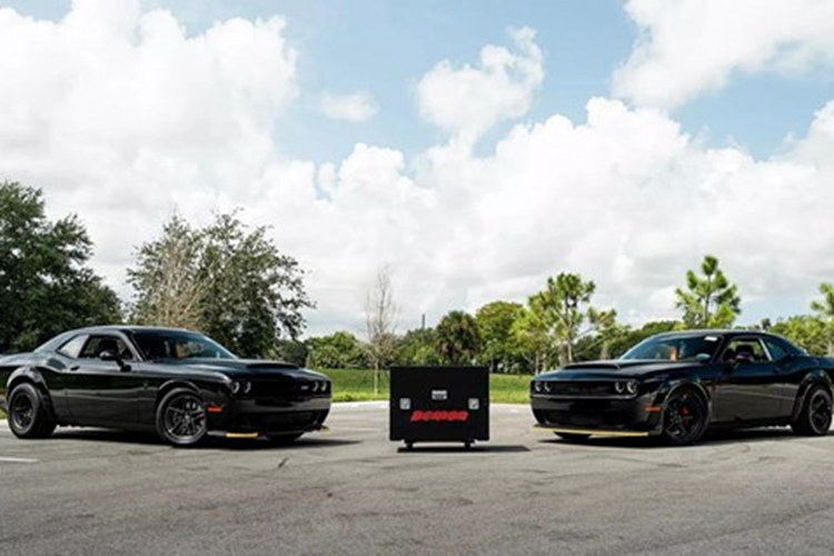 Nếu muốn các mẫu xe đặc biệt, Challenger Black Ghost RWD 2023 sẽ là lựa chọn, mẫu đắt nhất có giá bán lẻ đề xuất là 162.836 đô la. Tất cả các mẫu Black Ghost đều sử dụng động cơ V8 siêu nạp 6,2 lít với công suất khủng 797 mã lực.