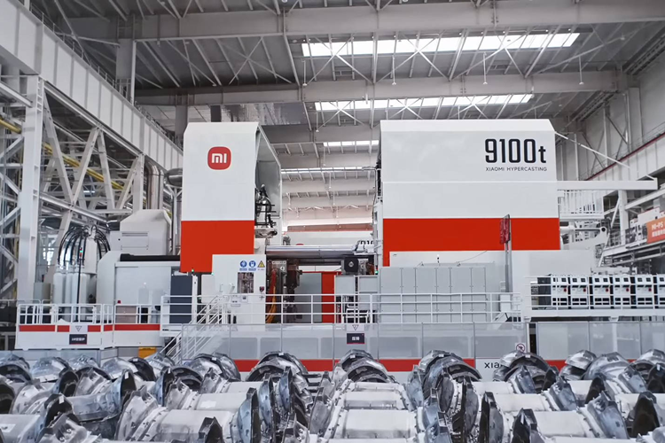 Hệ thống robot tự động sẽ lắp đặt bốn cửa, hai nắp capo và chắn bùn, vận chuyển tự động các linh kiện cỡ trung và lớn, cùng với hệ thống robot phun sơn 7 trục tiên tiến nhất.