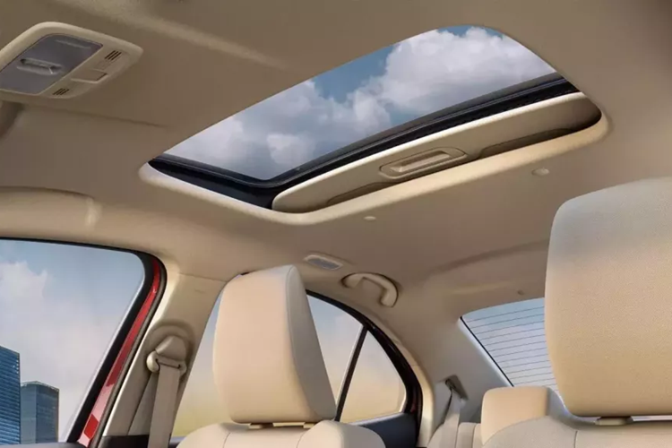 Về mặt an toàn, Dzire là chiếc Maruti Suzuki đầu tiên đạt được xếp hạng năm sao trong bài kiểm tra Global NCAP. Tất cả các phiên bản đều được trang bị tiêu chuẩn với sáu túi khí, Kiểm soát ổn định điện tử và bảo vệ người đi bộ.