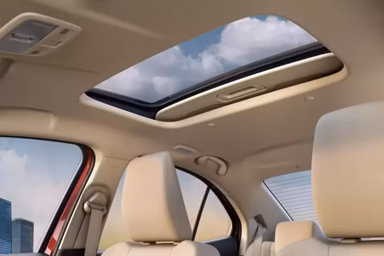 Về mặt an toàn, Dzire là chiếc Maruti Suzuki đầu tiên đạt được xếp hạng năm sao trong bài kiểm tra Global NCAP. Tất cả các phiên bản đều được trang bị tiêu chuẩn với sáu túi khí, Kiểm soát ổn định điện tử và bảo vệ người đi bộ.