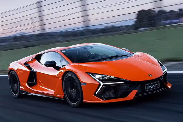 Lamborghini Revuelto hon 32 ty o Dong Nam A da ve Viet Nam