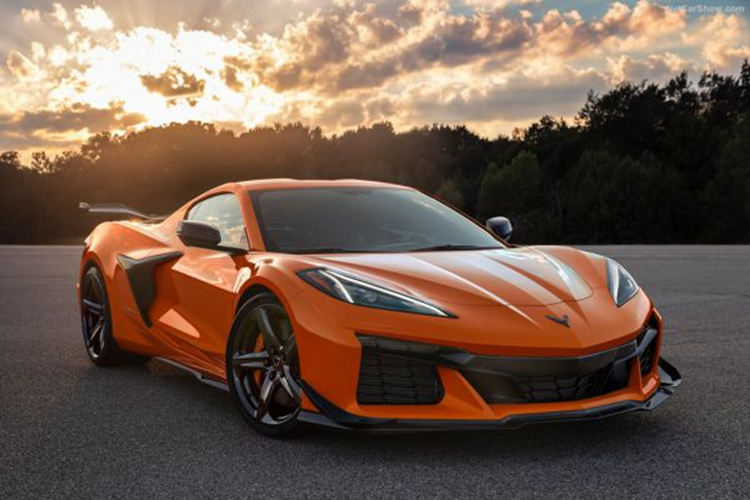 Phiên bản phổ biến nhất là Stingray coupe với 42,2% được chế tạo. Trên thực tế, ở cả ba cấp độ trang bị của xe, coupe là lựa chọn phổ biến hơn, vì 56% trong số tất cả các xe Corvette năm 2024 đều có mui cứng.