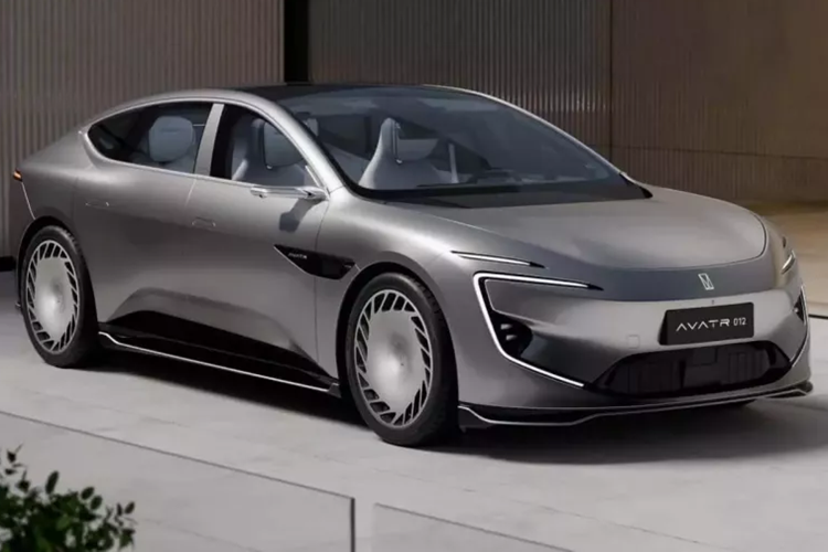  Avatr của Trung Quốc là dự án hợp tác giữa Changan, CATL và Huawei. Changan sở hữu 40% liên doanh này và CATL nắm giữ hơn 17%. Huawei không có cổ phần trong dự án. Thay vào đó, hãng điện thoại này đóng vai trò là nhà cung cấp các bộ phận chính.