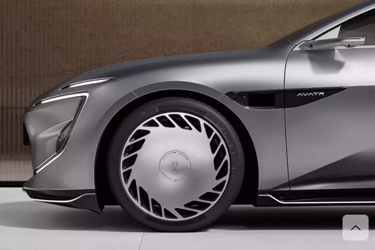 Chiếc xe Avatr 012 chạy điện sẽ chỉ giới hạn 700 chiếc trên toàn cầu, và xe có giá bán lên đến 700.000 nhân dân tệ (98.100 đô la - tương đương 227 triệu đồng). Khách hàng mua xe cũng sẽ được tặng kèm một chiếc túi của Dior để tạo nên sự khác biệt.