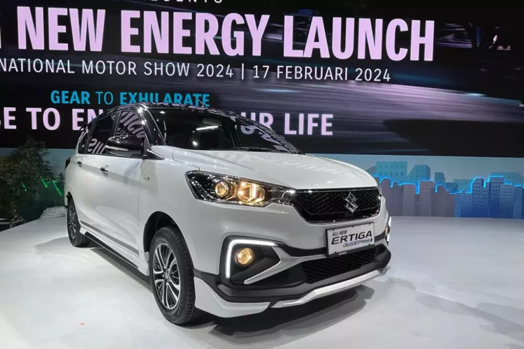 Trong triển lãm Ô tô Quốc tế Indonesia (IIMS) 2024, hãng Suzuki đã vén màn phiên bản mới của dòng MPV cỡ nhỏ Ertiga, mang tên Suzuki Ertiga Cruise 2024 mới. Xe được định vị như phiên bản cao cấp nhất của dòng xe này, Ertiga Cruise sẽ thay thế đàn anh Ertiga Sport.