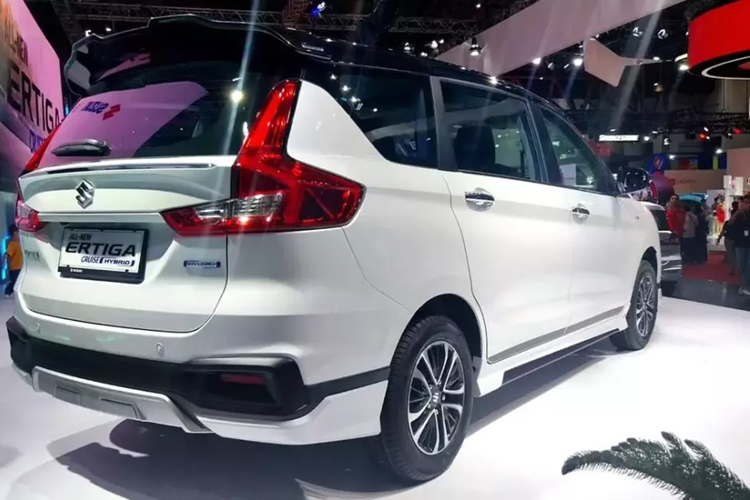 Xe được trang bị động cơ xăng 4 xi-lanh, dung tích 1.5L, sản sinh công suất tối đa 103 mã lực tại tua máy 6.000 vòng/phút và mô-men xoắn cực đại 138 Nm tại tua máy 4.400 vòng/phút. Sức mạnh được truyền tới bánh thông qua hộp số sàn 5 cấp hoặc hộp số tự động 4 cấp.