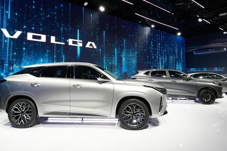 Ba mẫu xe mới Volga được AvtoVAZ ra mắt lần này dường như là mẫu xe được tinh chỉnh lại từ những chiếc xe thuộc thương hiệu Changan Automobile của Trung Quốc. Ba mẫu xe này bao gồm 1 chiếc sedan và 2 chiếc SUV.